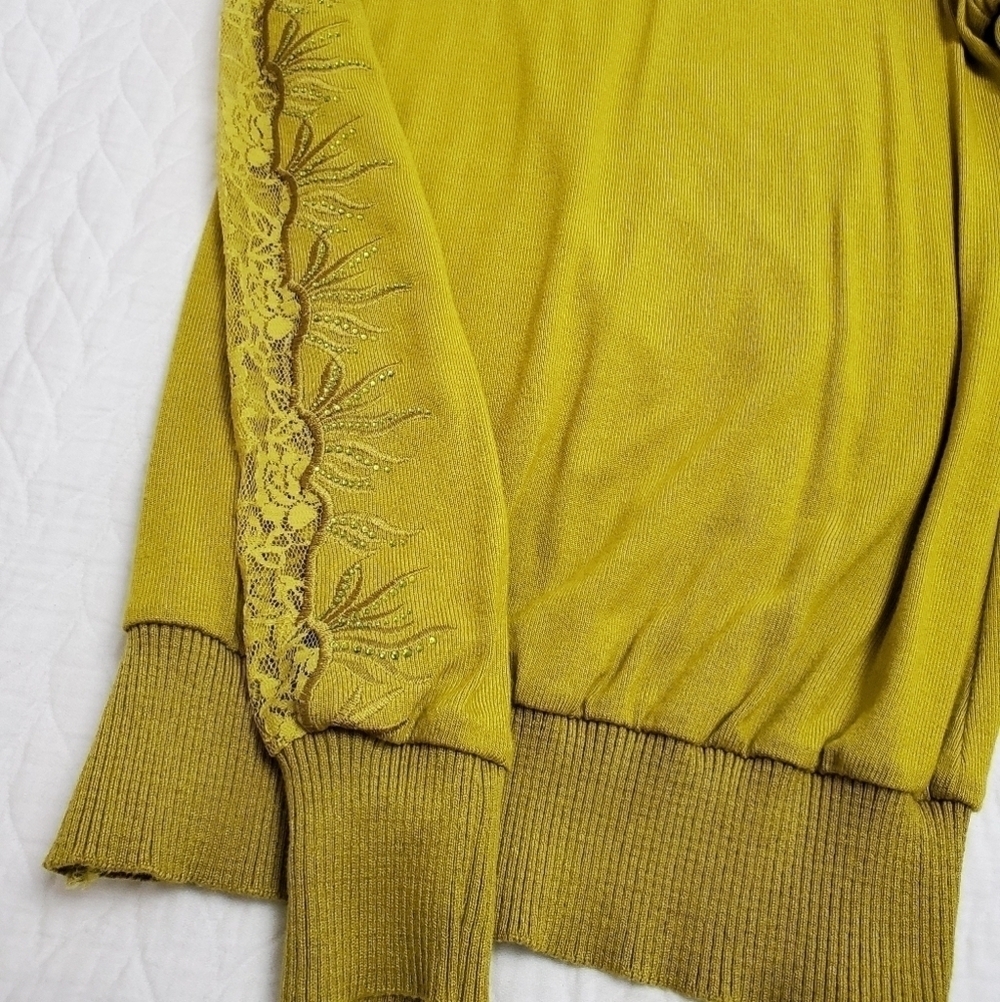 Mustard green Long sleeve top with lace detailing - Picture 3 of 12